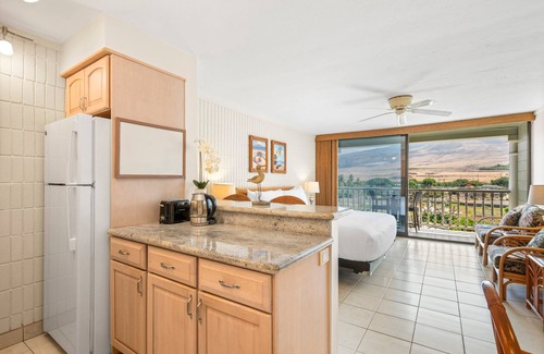 Historic Lahaina Front Street Apartment | Romantic Retreat – Lahaina Shores 504, Sunrise Balcony