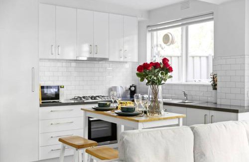 Prahran Apartment | Romantic Retreat with Garden