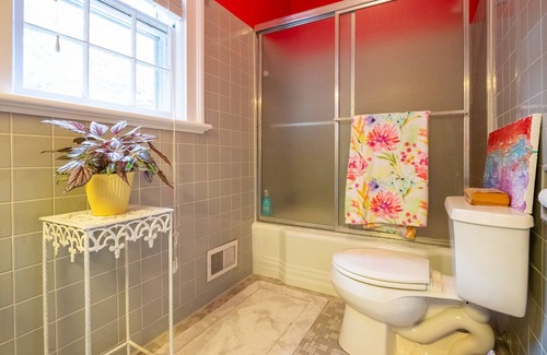 Elizabeth City Apartment | Romantic Riverside Private Wing Perfect for travel professionals!