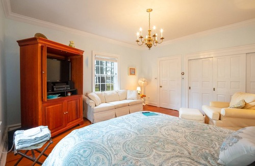 Elizabeth City Apartment | Romantic Riverside Private Wing Perfect for travel professionals!