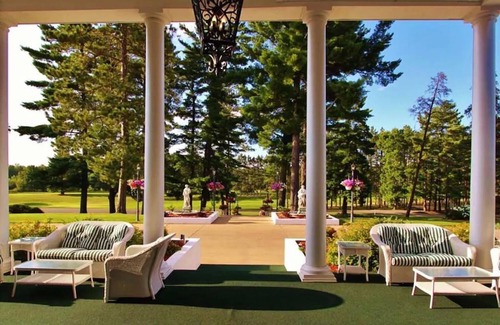 Pembine Hotel | Romantic Riverside Escape | Pool, Spa & Golf at The Four Seasons Island Resort!