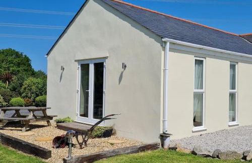 Capel Coch House | Romantic rural cottage, log burner, Smart TV early check in ,large gardens