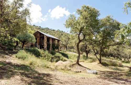 Broederstroom Cottage | Romantic Stone Cottage overlooking the mountains.