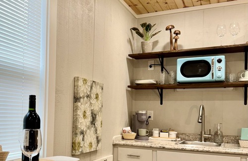 Mena Cottage | Romantic studio cottage, ride 2 Wolf Pen Gap, king, paved rd, fire pit, private.