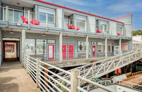 Historic Bayfront Apartment | Romantic Studio in Newport Bayfront, Ocean Views, Spa Tub, Fireplace, Deck