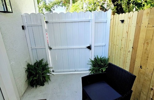 Sulphur Springs Apartment | ROMANTIC SUITE MAYDUNY