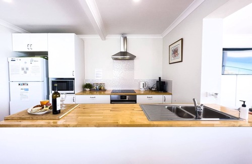 Halls Head House | Romantic summer getaway or bring the family and dog.