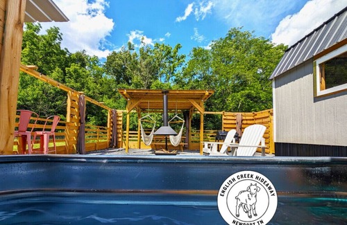 Newport House | Romantic Tiny Home in Goat Farm w King Bed Outdoor Tub Sauna