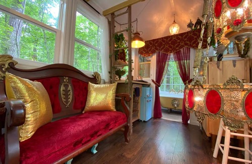 Lake Oconee Cabin | Romantic Tiny House for Two w/Clawfoot Tub Near Lake Oconee