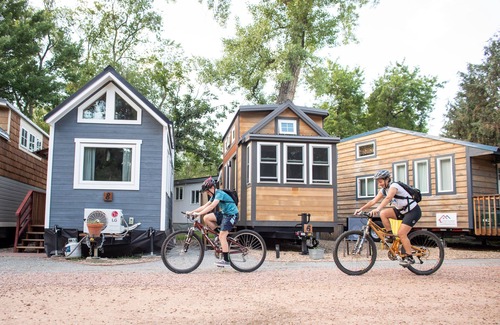 Lyons Resort | Romantic Tiny Retreat by the River – Open Sol Near Boulder & the Rockies