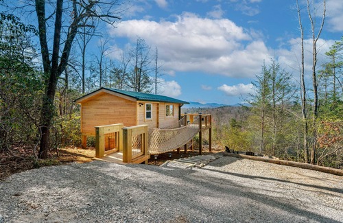 Marion Cabin | Romantic Treehouse with Hot Tub, Waterfall, Hiking, Swinging Bridge & Goats