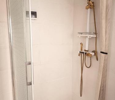 Aiora Apartment | Romantic trip only one room Close to Metro Sea