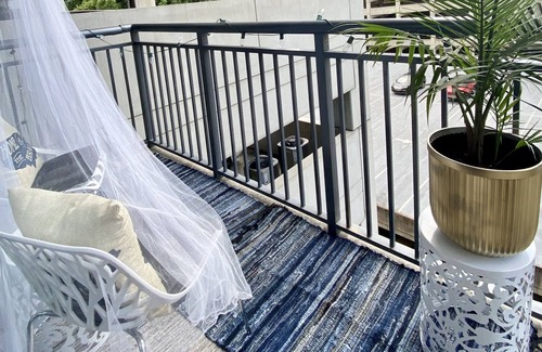 Lenox Condo | Romantic Upscale Buckhead 1bdrm Condo w/view