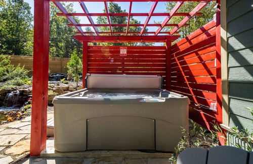 Jones Mills Cabin | Romantic Waterfall cabin-Hot Tub-Coffee & Tea Bar-Fire Pit