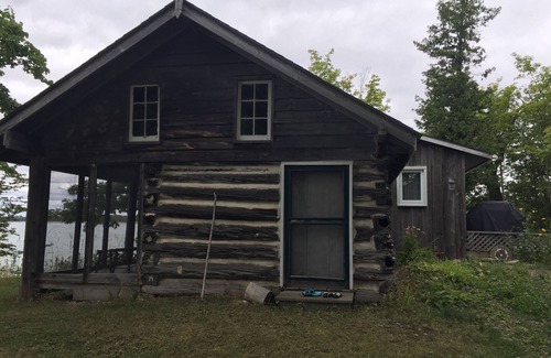 Picton Cottage | Romantic waterfront cottage spectacular sunsets