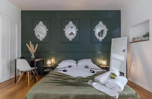 Quartier Hyper-Centre Apartment | Romantique Room balneo