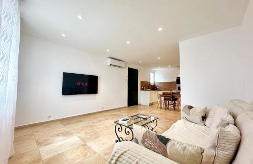 Saint-Jean Apartment | Romarin Haut villa 2 bedrooms Air conditioning garden