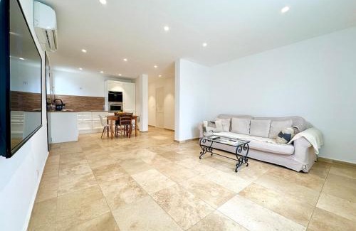 Saint-Jean Apartment | Romarin Haut villa 2 bedrooms Air conditioning garden