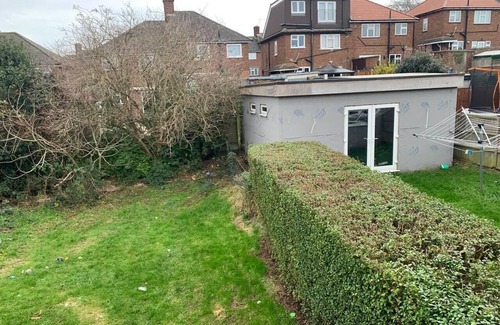 Havering Park House | Romford - House - Sleeps 6 - Garden - Parking