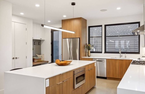 Linden Hills House | ROOF DECK! Near 2 Lakes & Linden Hills Eateries!