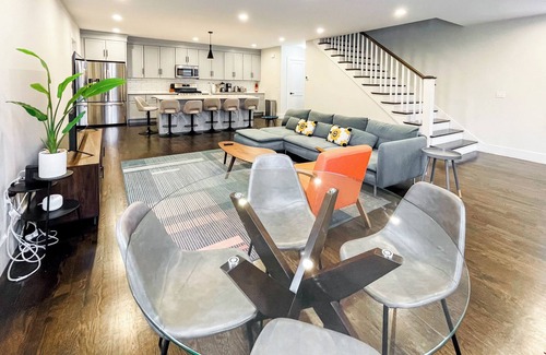 Neponset - Port Norfolk Apartment | Roof Deck, Sleeps 10, W/D, Waterviews!