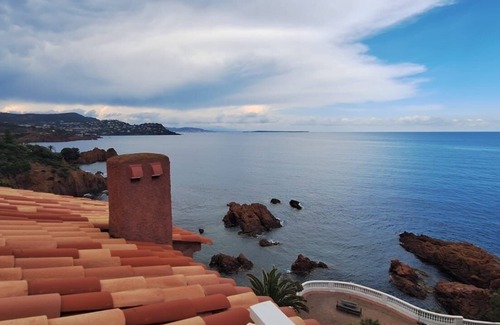 Le Trayas Apartment | Roof terrace apartment on the sea waterfront air conditioning wifi