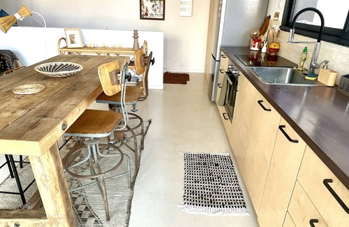 Saint-Assiscle Apartment | Roof-top artist apartment