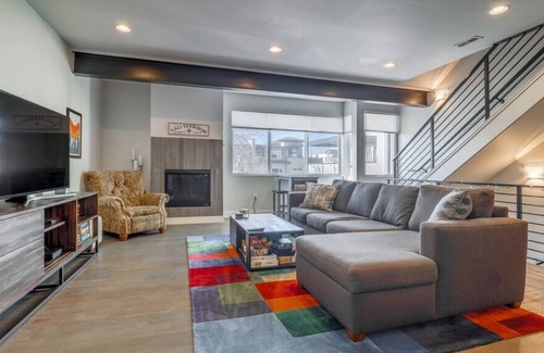 West Colfax House | Roof Top Deck w Views, Walk to Empower Field