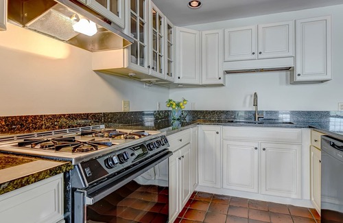 Historic District - North Condo | Roof Top Deck With Views of the Savannah River!