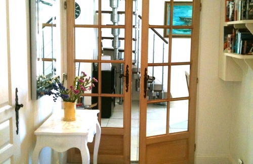 Riou - Petit Juas - Av de Grasse Apartment | Rooftop Apt, Seaviews, Terrace, 2 bedrooms 2 bathrooms, 7 mins walk to Croisette