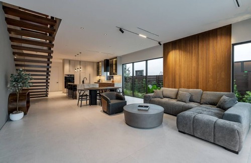 Coral Way House | Rooftop BBQ, Private Pool, Smart TV, King Bed, Mins from Coral Gables & Brickell