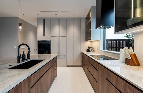 Coral Way House | Rooftop BBQ, Private Pool, Smart TV, King Bed, Mins from Coral Gables & Brickell