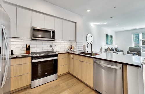 Mission Valley Apartment | Rooftop Deck w/Mission Valley Views! Free Parking