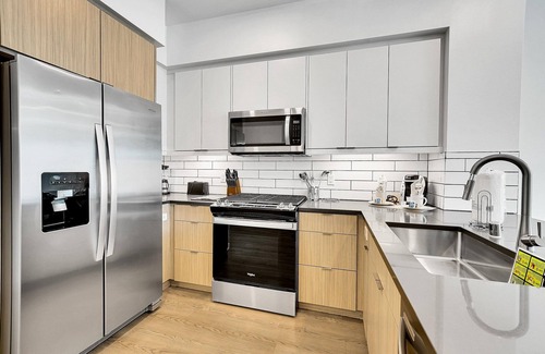 Mission Valley Apartment | Rooftop Deck w/Mission Valley Views! Free Parking