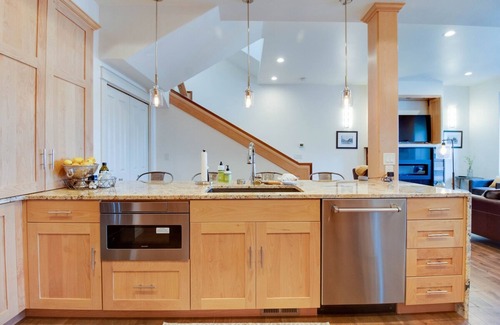 Bend Apartment | Rooftop Deck Walk to River Downtown Fire pit