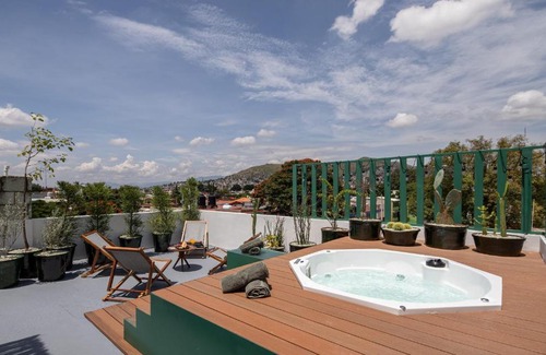 Oaxaca Villa | Rooftop Hot Tub! 3 levels, 5Bedroom in Villa Noria