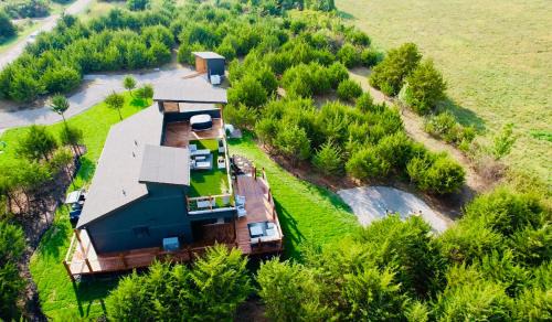 Linn Valley House | Rooftop Hot Tub Lake Getaway, Golf Cart & Fire Pit