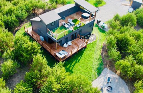 Linn Valley House | Rooftop Hot Tub Lake Getaway, Golf Cart & Fire Pit