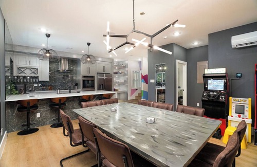 Downtown San Antonio House | Rooftop Karaoke w/City Views, HotTub, Pool, Games