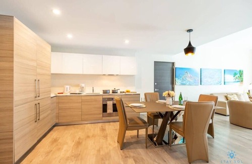 Hollywood Lakes Apartment | Rooftop Pool + Hot Tub–Hollywood Beach Boardwalk