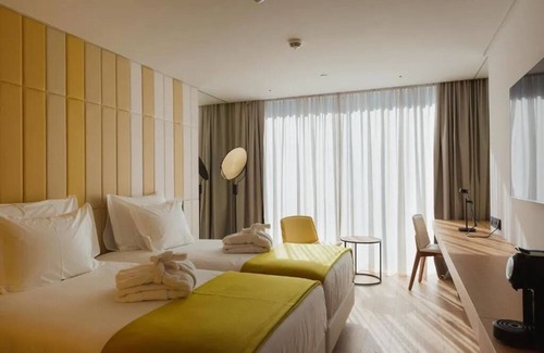 Sao Jorge de Arroios Hotel | Rooftop Pool, Magical Light Show & Lisbon’s History at Your Doorstep