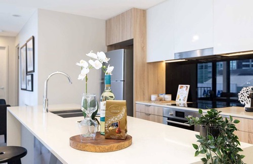 Brisbane Central Business District Apartment | Rooftop Pool|Stunning Apartment on Queen Street
