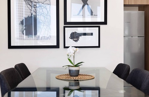 Brisbane Central Business District Apartment | Rooftop Pool|Stunning Apartment on Queen Street