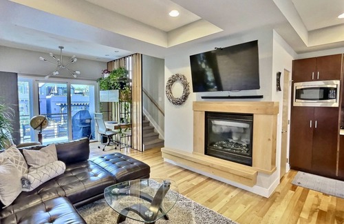 Highland House | Rooftop Retreat-modern townhome in the heart of LoHi- roof deck-walk everywhere!