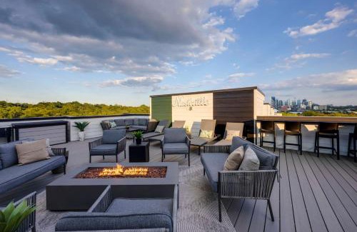 Haynes Area House | Rooftop Skyline Views DT Nash Sleeps 12
