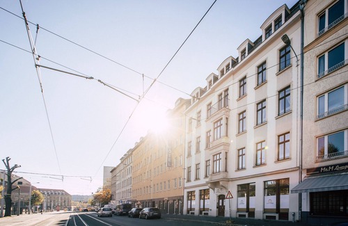 Zentrum-Ost Apartment | Rooftop Studio mit Wohnküche und Terrasse - Luga Homes - Stadthaus