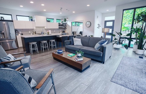 Fountain Square House | Rooftop Views + Hot Tub, Games & Tunes
