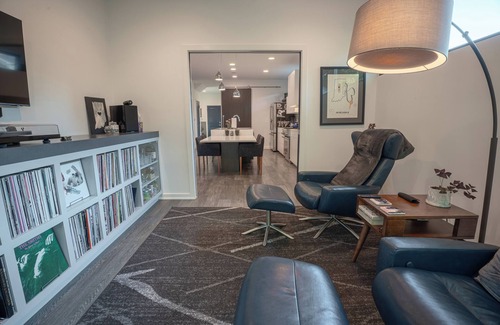 Fountain Square House | Rooftop Views + Hot Tub, Games & Tunes