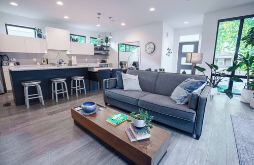 Fountain Square House | Rooftop Views + Hot Tub, Games & Tunes