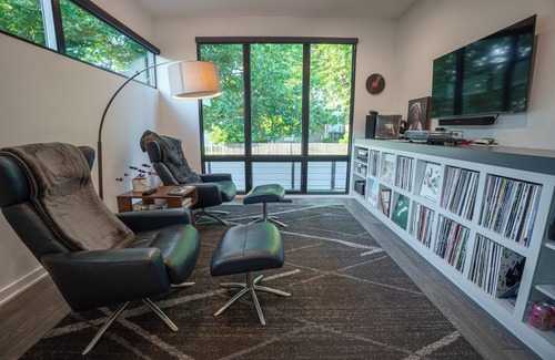 Fountain Square House | Rooftop Views + Hot Tub, Games & Tunes